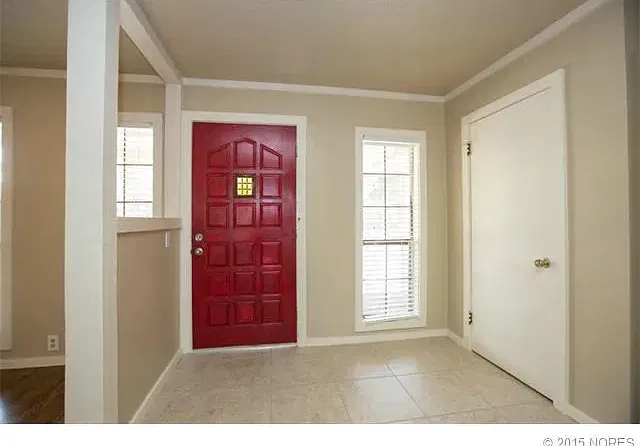 3 bed, 2157 sqft, $1,900 — Photo 2