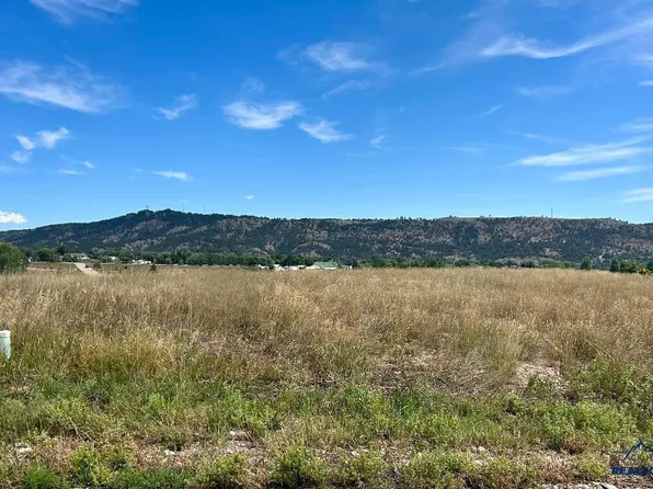 10 Meadowlark Dr, Hot Springs, SD 57747