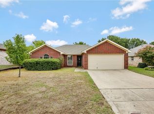 3920 Periwinkle Dr, Fort Worth, TX 76137