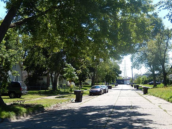 5th image of 14136 Plainview Ave