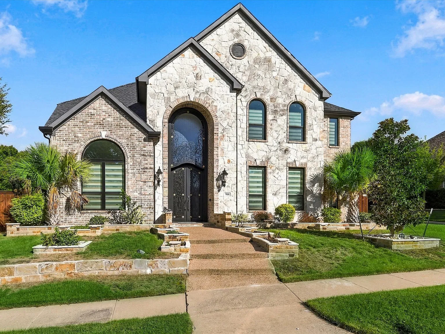 4 bed, 3.5 bath, 3850 sqft, $4,850 — Photo 2