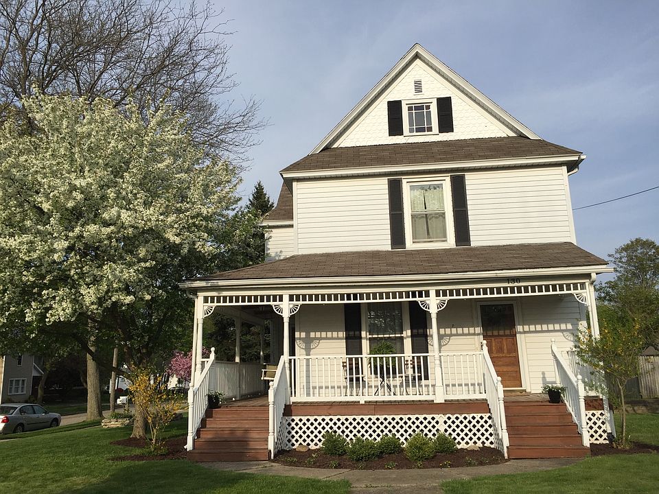 1st image of 130 Lake St N