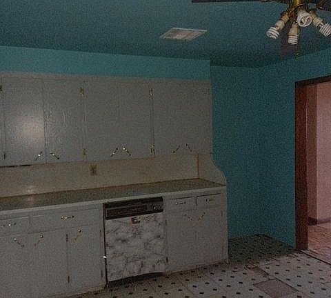3rd image of 722 N Locust Ave