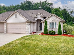 N9031 Spring Valley Rd, Menasha, WI 54952