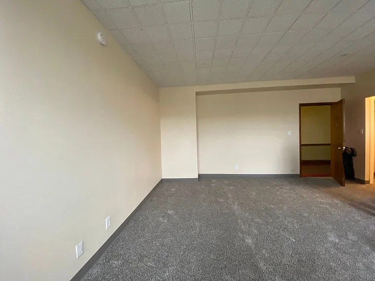 Cass Street Apartments — Photo 25