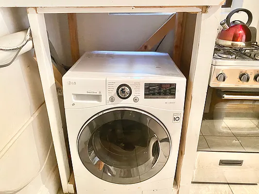 Rented by Strike Realty NY, LLC | media 25