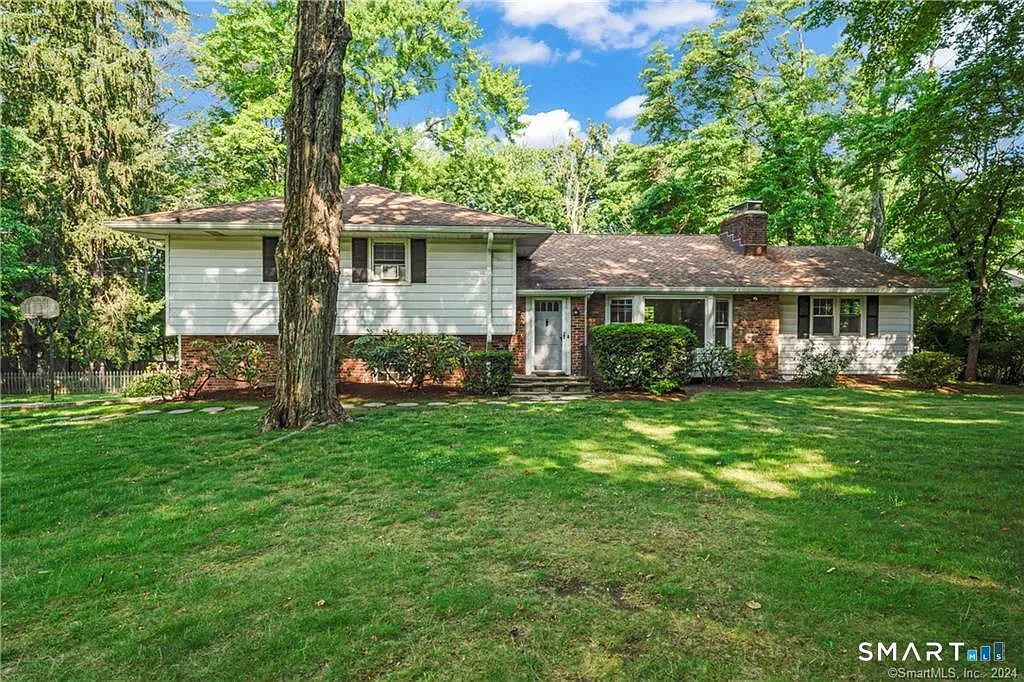 4 bed, 3.0 bath, 2774 sqft, $5,900 — Photo 1