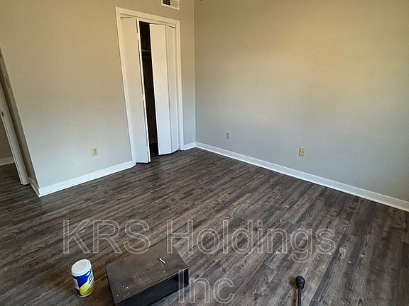 5th image of 2517 Pin Oak Ct #B
