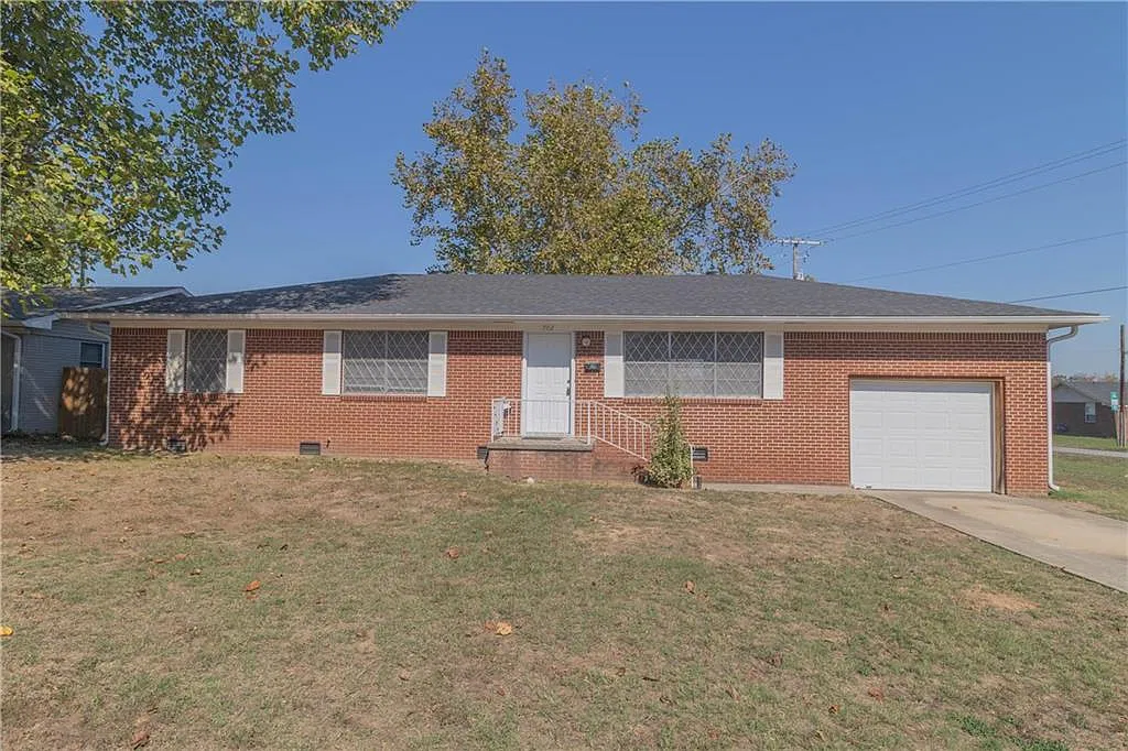 3 bed, 1490 sqft, $1,600 — Photo 1