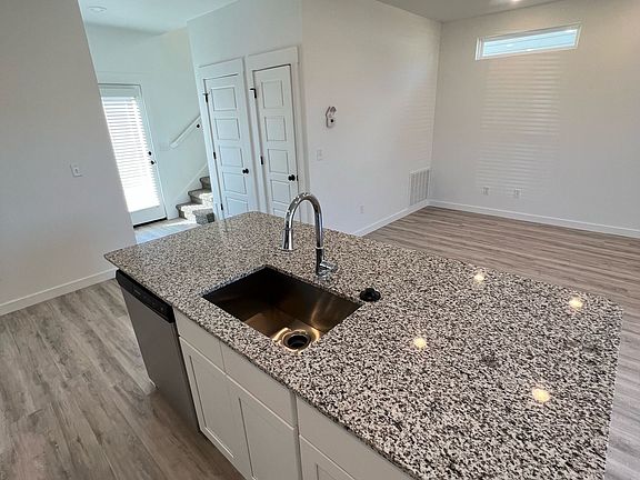 4th image of 880 Boardwalk Ave