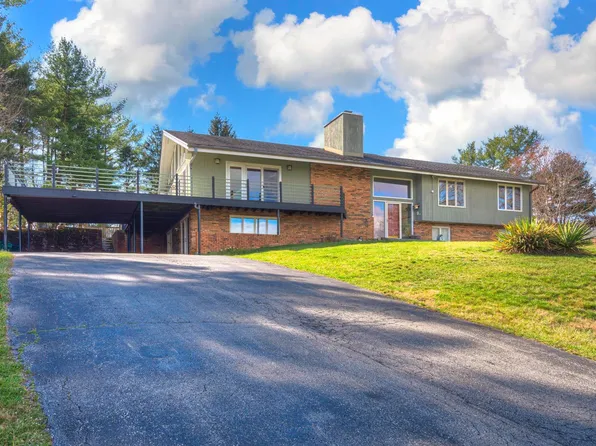 202 Fincastle Dr, Blacksburg, VA 24060