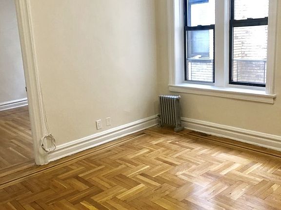 4th image of 3252 33rd St APT E8