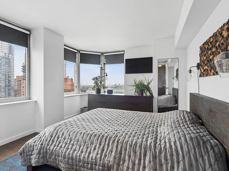 500 W 43rd St #36F — Photo 4