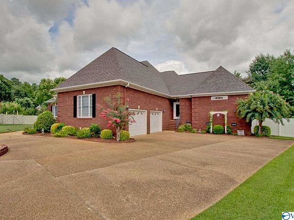 3rd image of 2607 Van Dyke Cir SE