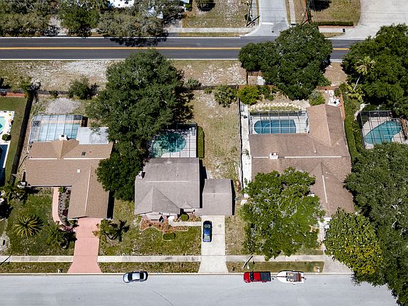 4th image of 2779 Valencia Ln W