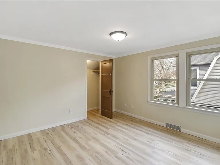713 W Green St — Photo 20