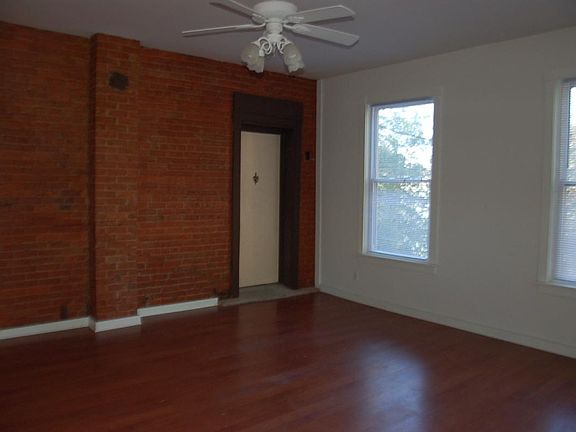 4th image of 2409 Vine St #2
