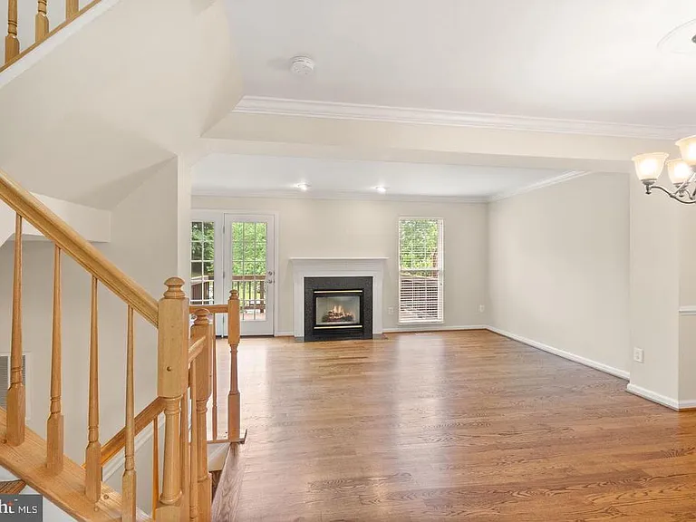 917 Rolfe Pl — Photo 16