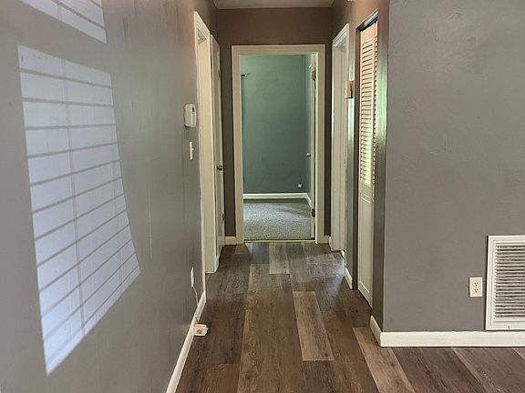 4th image of 555 NE 33rd St