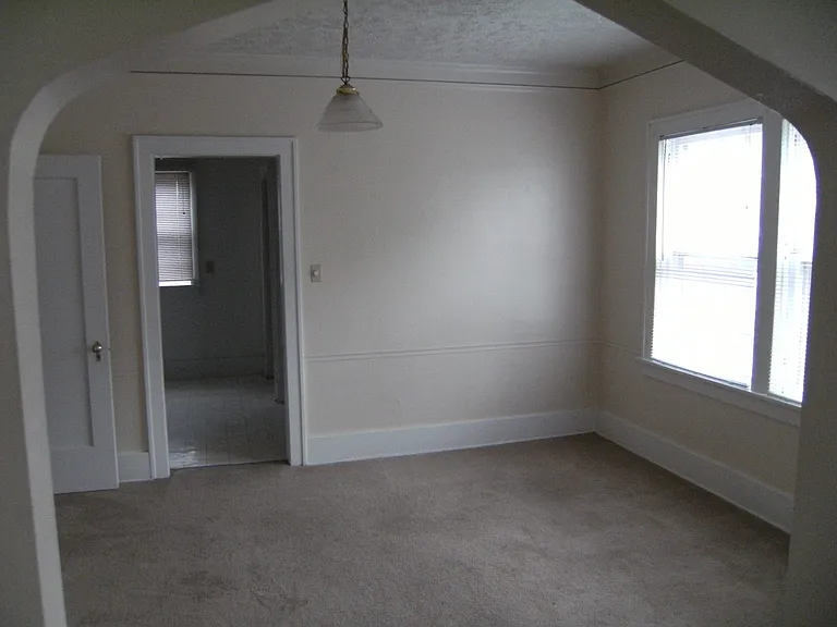 4804 1/2 Davenport St — Photo 2