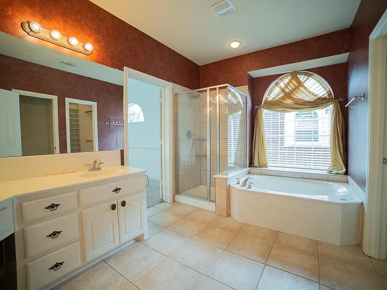 15105 Regal Oak Ln — Photo 13