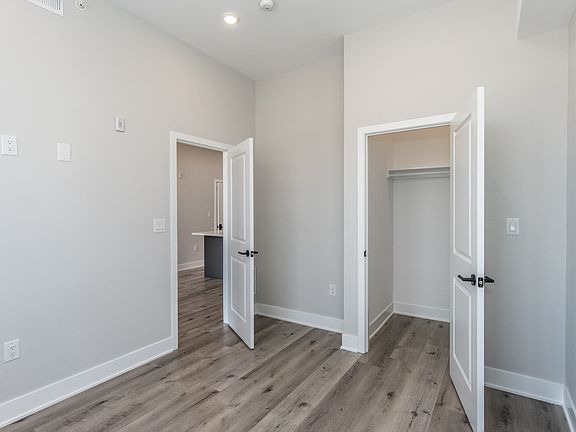 4th image of 2710 Ridge Ave #3