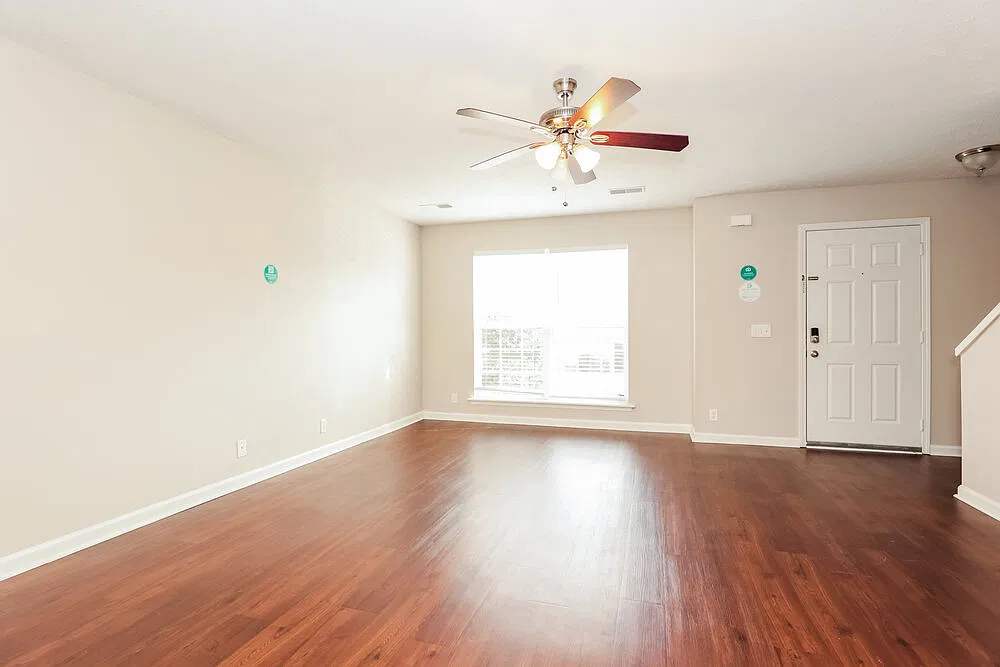 3 bed, 2.5 bath, 1205 sqft, $1,885 — Photo 4