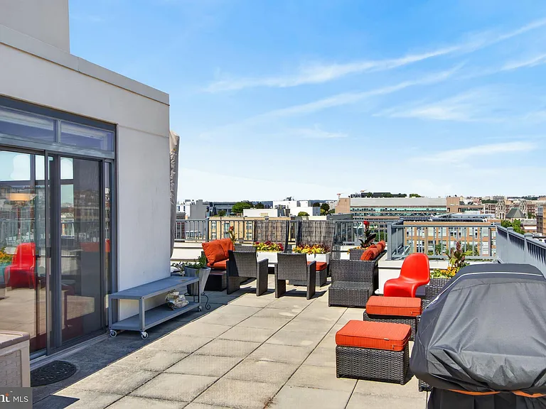 2020 12th St NW #Penthouse 03 — Photo 34