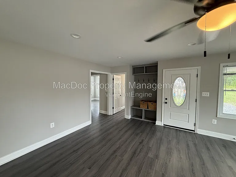 77 Lakeview Dr — Photo 6