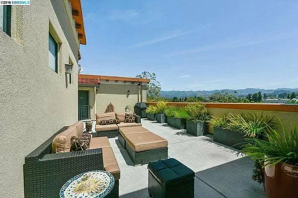 3 bed, 2.5 bath, 1443 sqft, $4,900 — Photo 4
