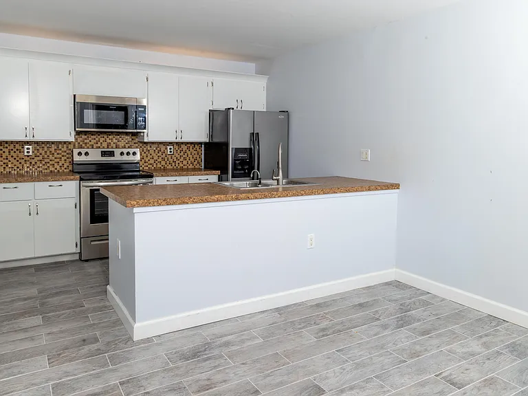 7406 74th Way — Photo 9