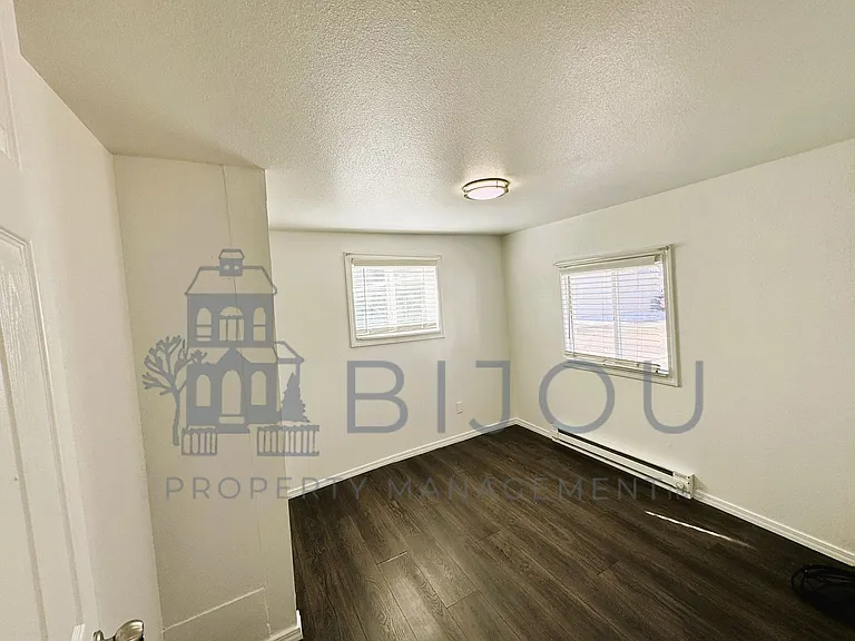 Downtown Rooms — Photo 18