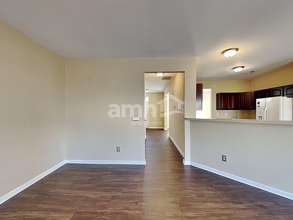 4th image of 124 Barrington Dr
