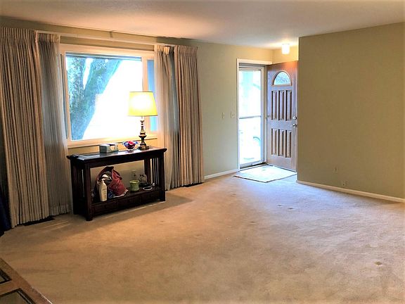 2nd image of 15704 NE 110th St