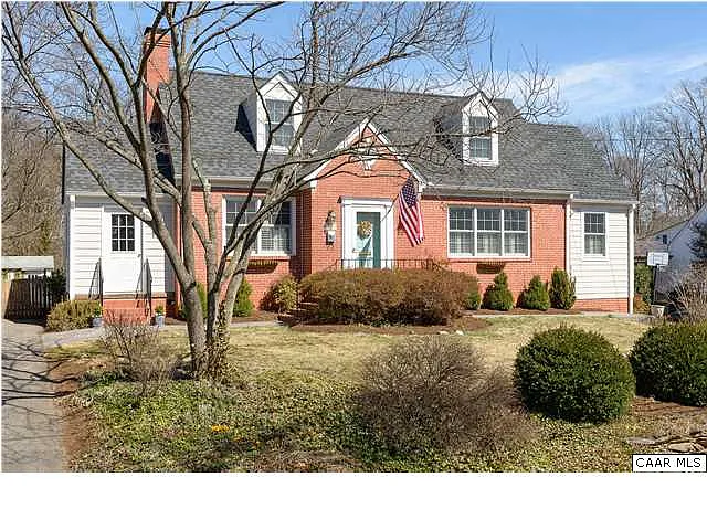 1521 Oxford Rd photo 1
