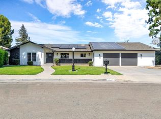 2482 W Country Club Ln, Selma, CA 93662