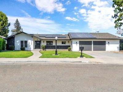 2482 W Country Club Ln, Selma, CA, 93662
