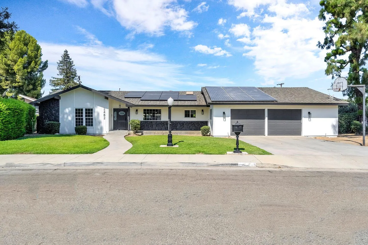 2482 W Country Club Ln photo 1