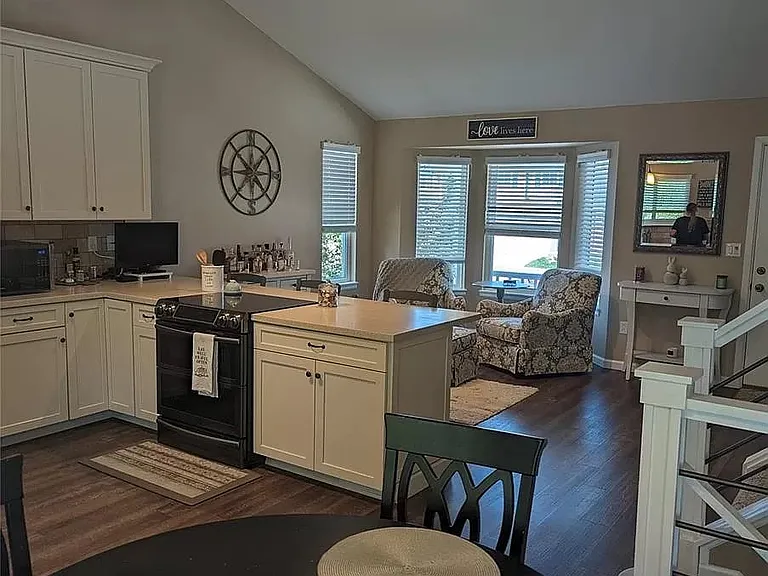 1572 Northridge Dr — Photo 12