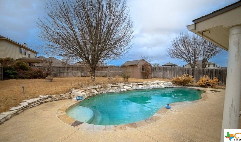 1st image of 2809 Phoenix Dr
