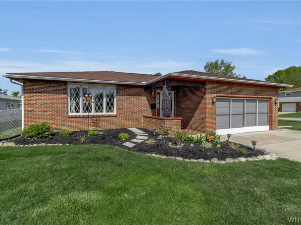 64 Campus Dr, West Seneca, NY 14224