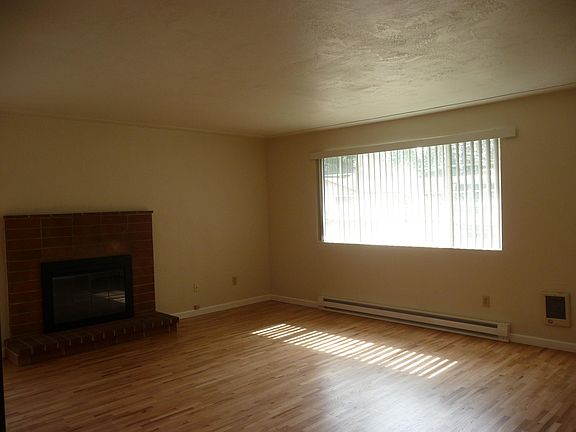 3rd image of 204 West St