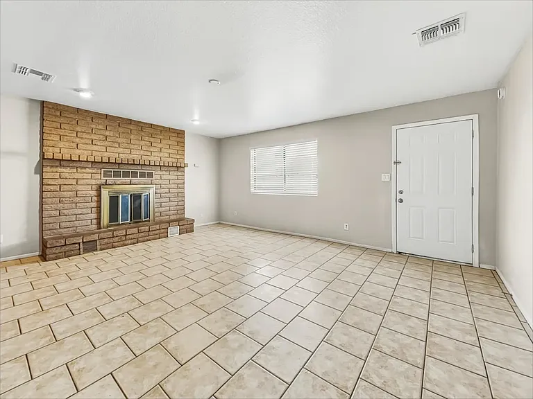 5921 W Hubbell St — Photo 5