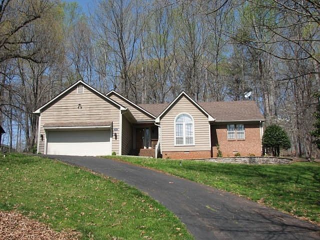 1st image of 414 Lake Vista Dr