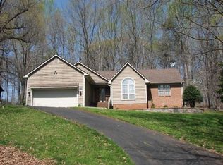 414 Lake Vista Dr, Forest, VA 24551