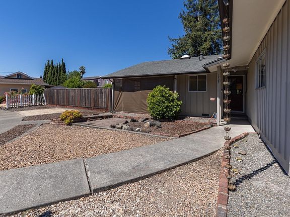 3rd image of 1223 Caribou Court