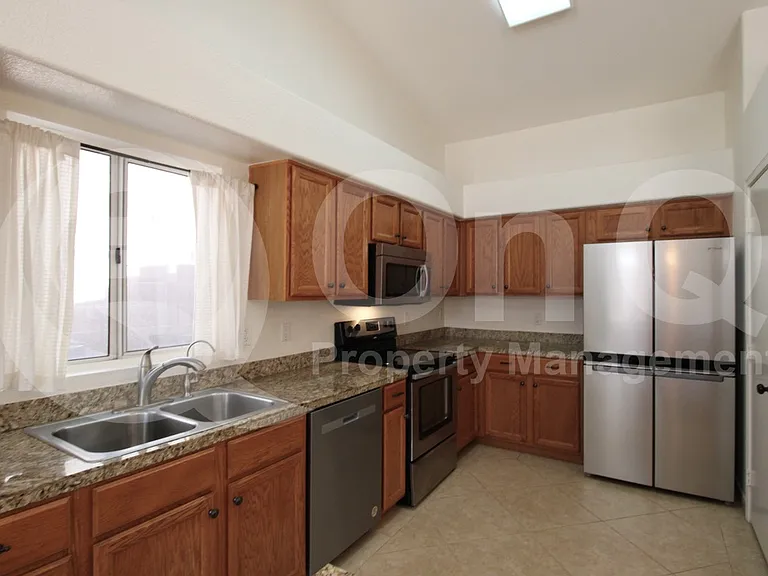 1562 S Monterey St — Photo 4