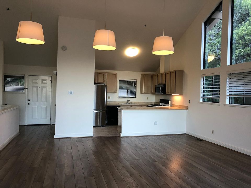 1st image of 912 Meadowsweet Dr