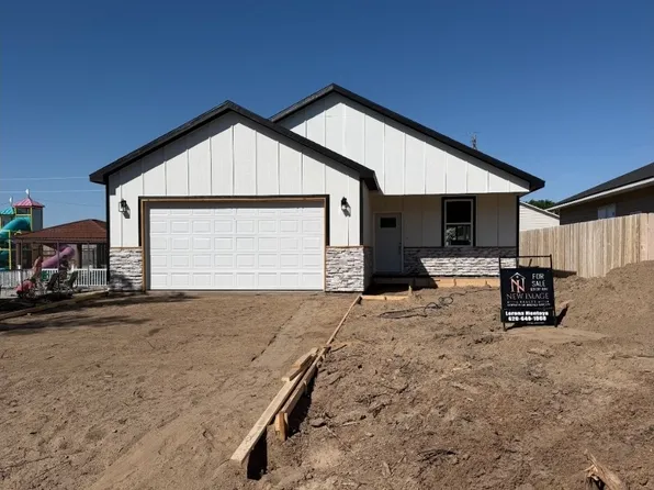 905 Walnut St, Deerfield, KS 67838