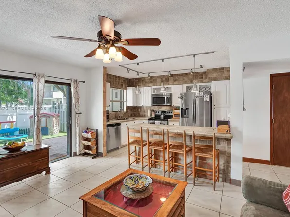 16465 NE 26th Ave #18, North Miami Beach, FL 33160